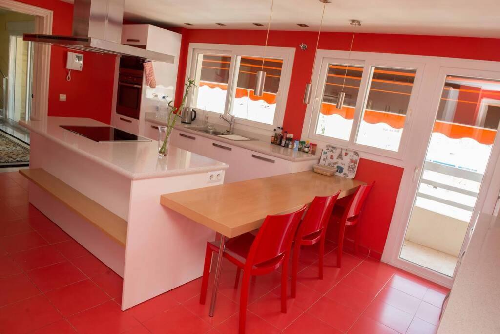 Penthouse With Private Pool, Hot Tub Jacuzzi With Sea Views And Chill-Out Zone, Close To The Sea 马尔韦利亚 外观 照片
