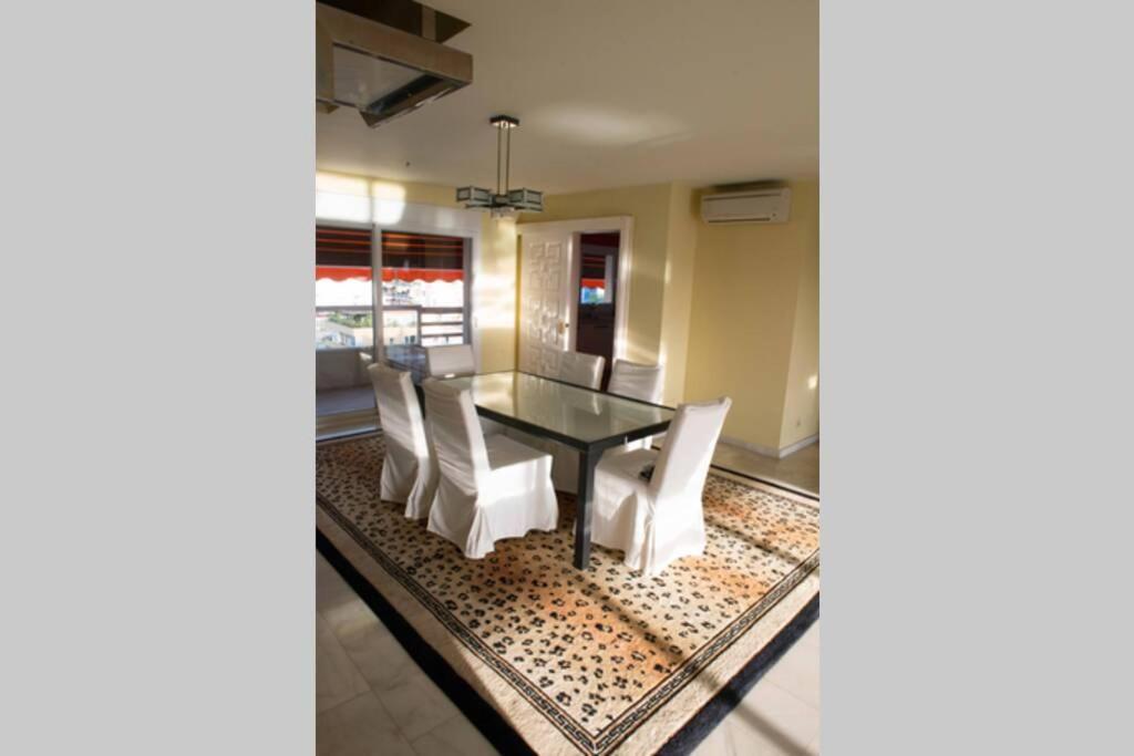 Penthouse With Private Pool, Hot Tub Jacuzzi With Sea Views And Chill-Out Zone, Close To The Sea 马尔韦利亚 外观 照片