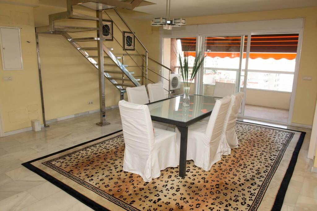 Penthouse With Private Pool, Hot Tub Jacuzzi With Sea Views And Chill-Out Zone, Close To The Sea 马尔韦利亚 外观 照片