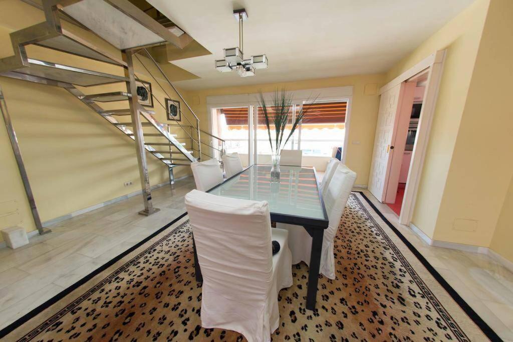Penthouse With Private Pool, Hot Tub Jacuzzi With Sea Views And Chill-Out Zone, Close To The Sea 马尔韦利亚 外观 照片