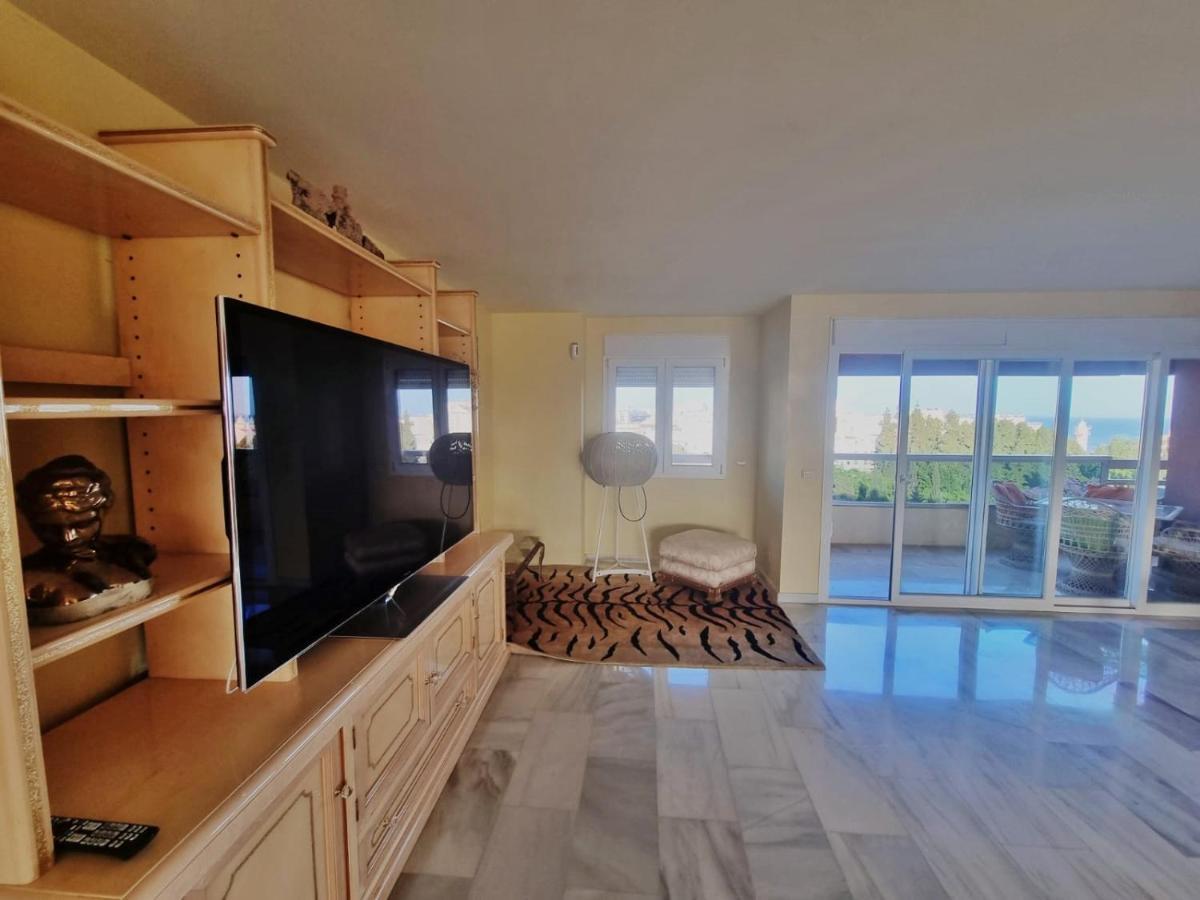Penthouse With Private Pool, Hot Tub Jacuzzi With Sea Views And Chill-Out Zone, Close To The Sea 马尔韦利亚 外观 照片