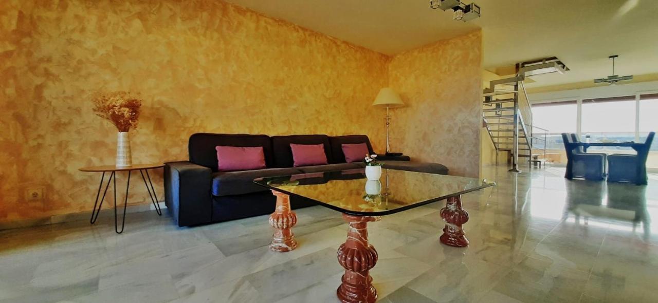 Penthouse With Private Pool, Hot Tub Jacuzzi With Sea Views And Chill-Out Zone, Close To The Sea 马尔韦利亚 外观 照片