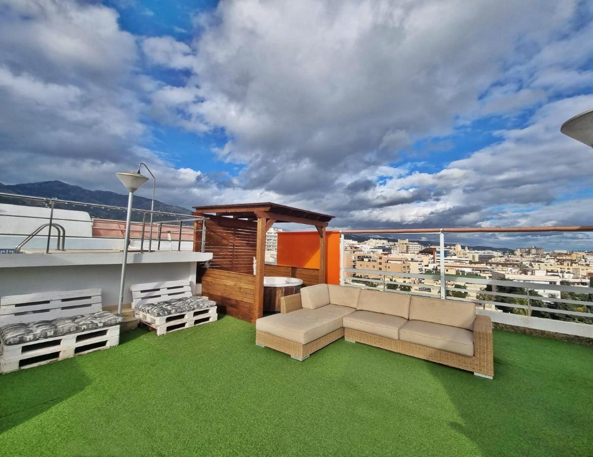 Penthouse With Private Pool, Hot Tub Jacuzzi With Sea Views And Chill-Out Zone, Close To The Sea 马尔韦利亚 外观 照片
